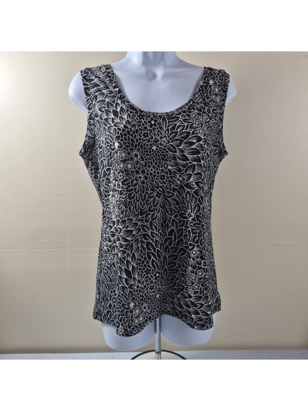 Black & White Floral Print Sleeveless Tank Top By Clear Sky L USA Made Polyester